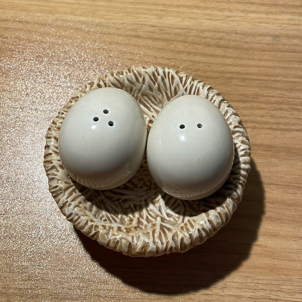 Vintage Salt and Pepper Shakers - Eggs in A Nest